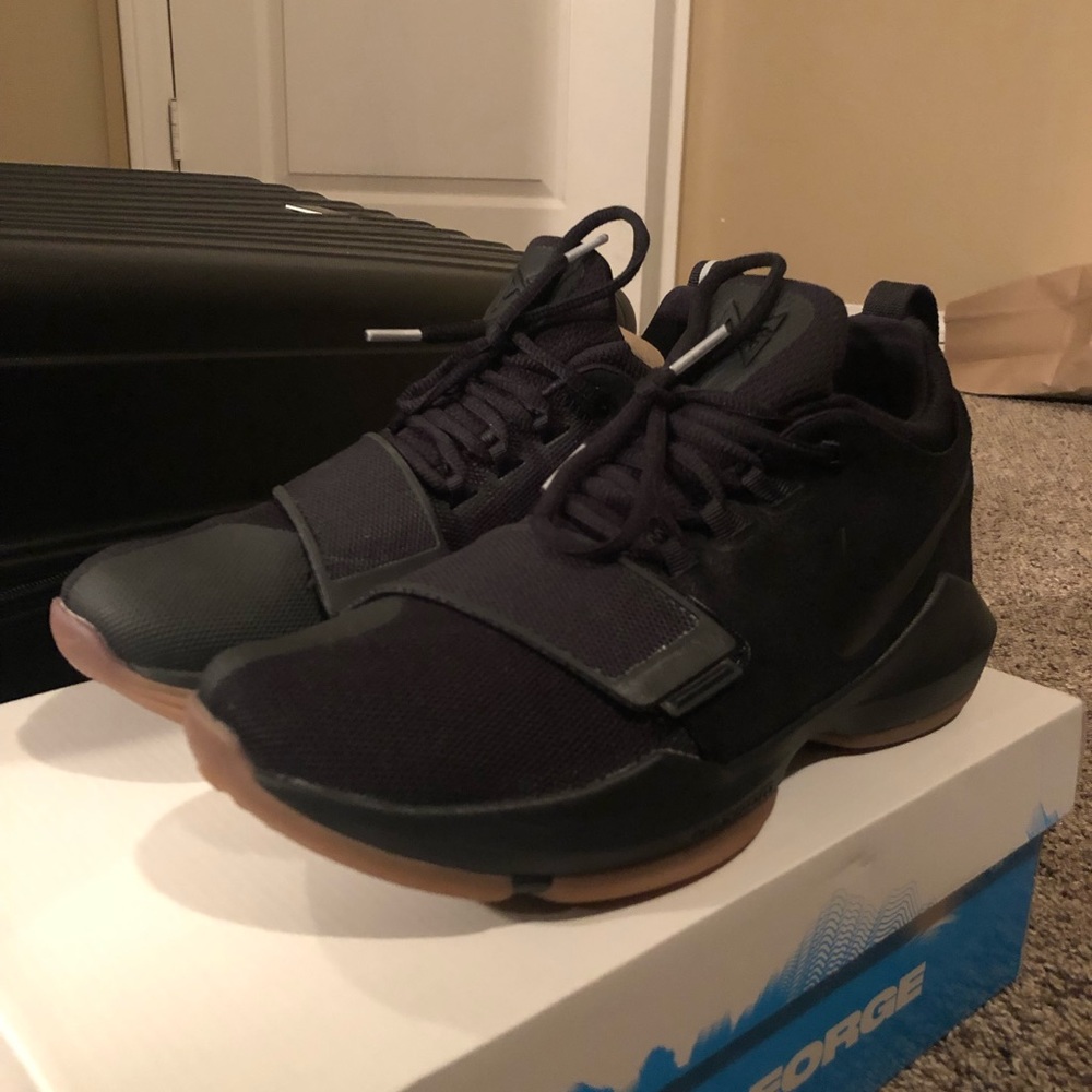 NIKE PG1 BLACK GUM